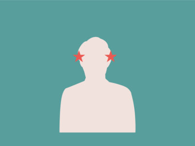 耳の上あたりに…